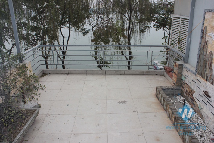 Lake view House for rent in Tay Ho district, Ha Noi